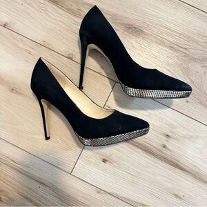 Jessica Simpson 4 1/4” velvet with gold detail heels. Really nice condition.